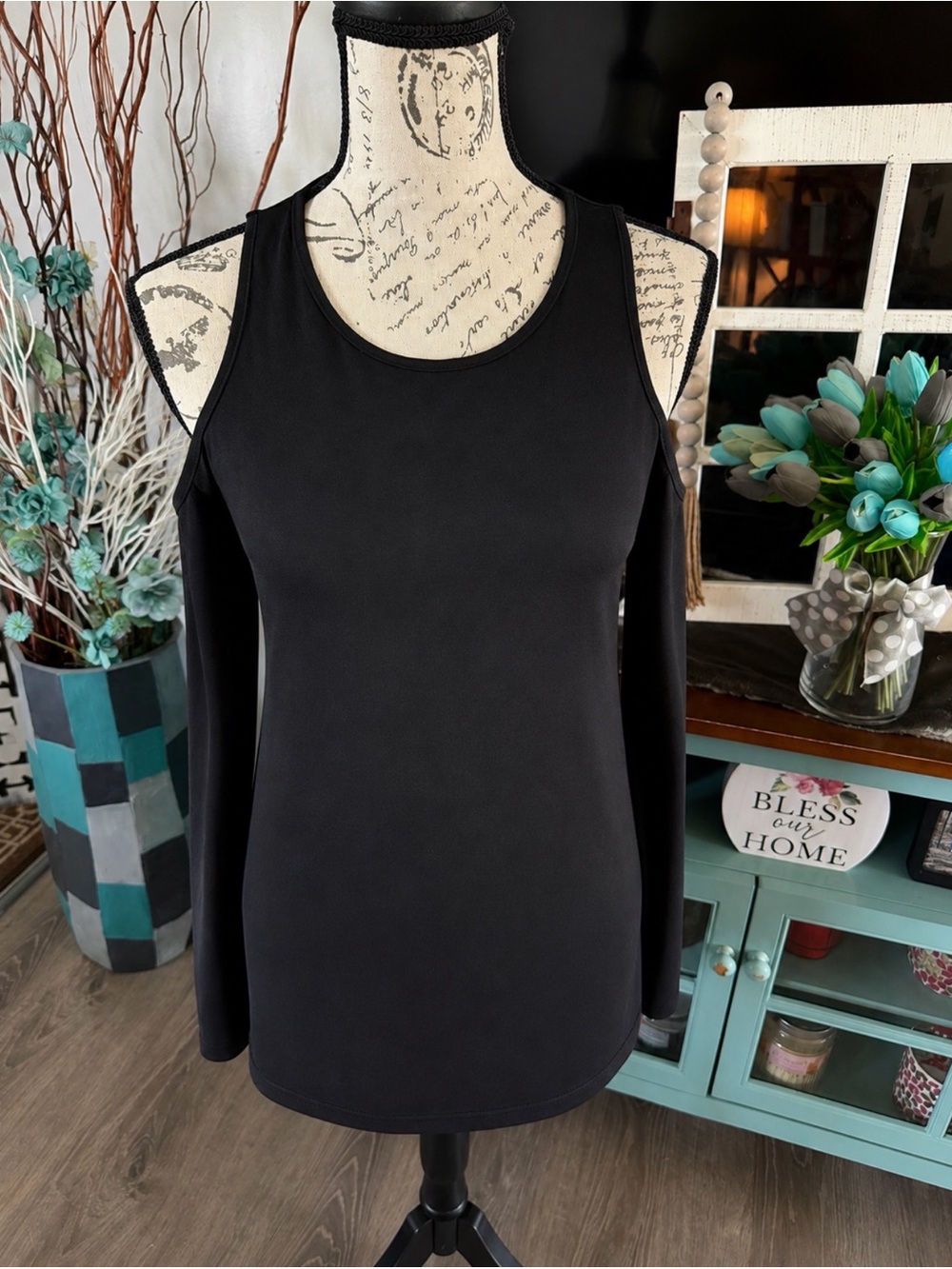 She + Sky Black Cold-Shoulder Long Sleeve Open Shoulder Top Medium